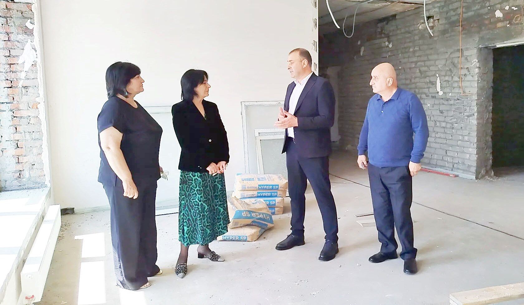 Партийный десант на объектах района