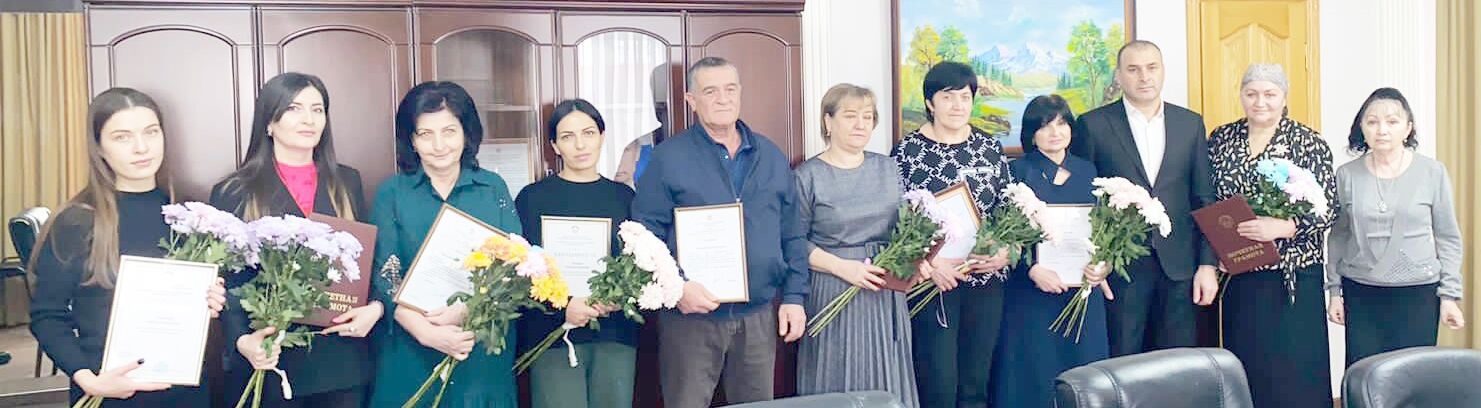 работники